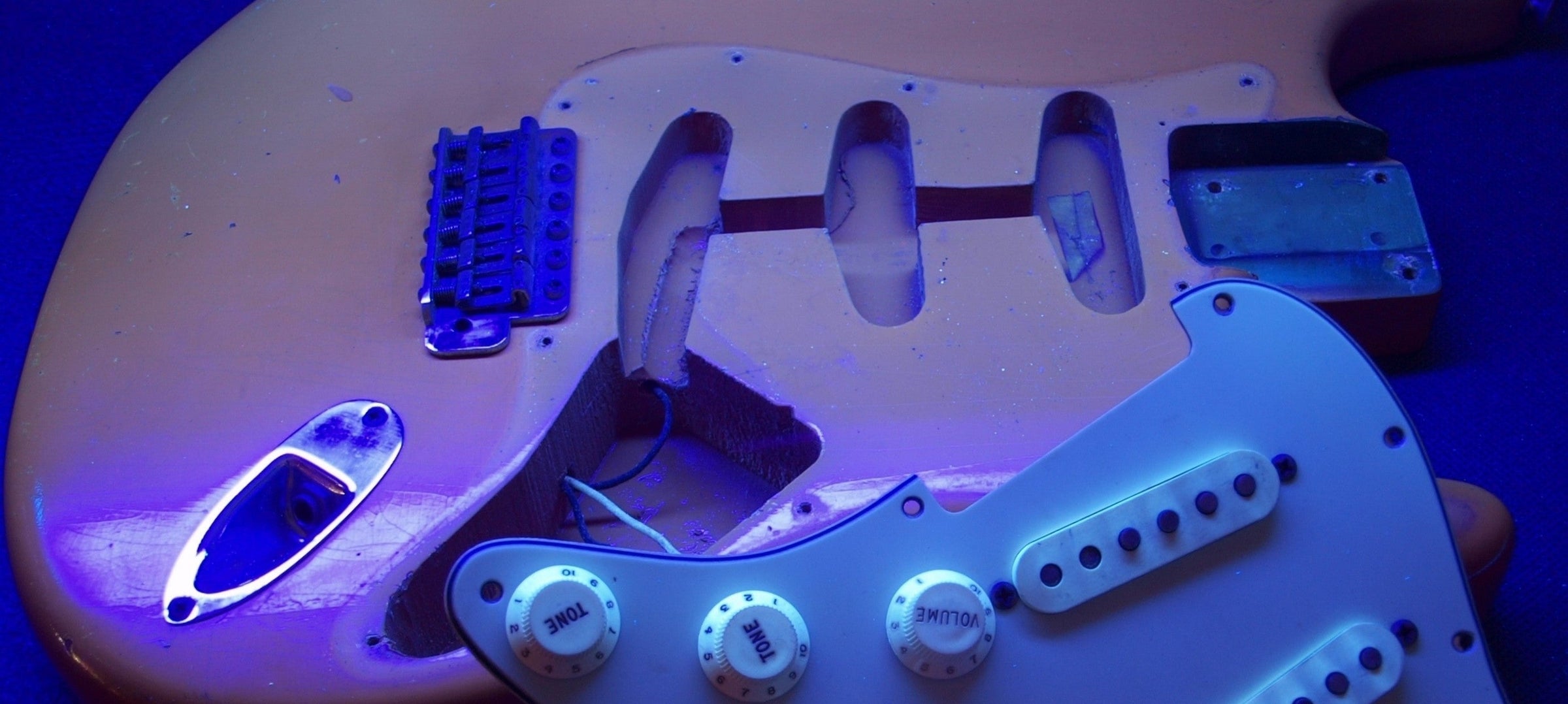 Discovering vintage guitar secrets with a blacklight!