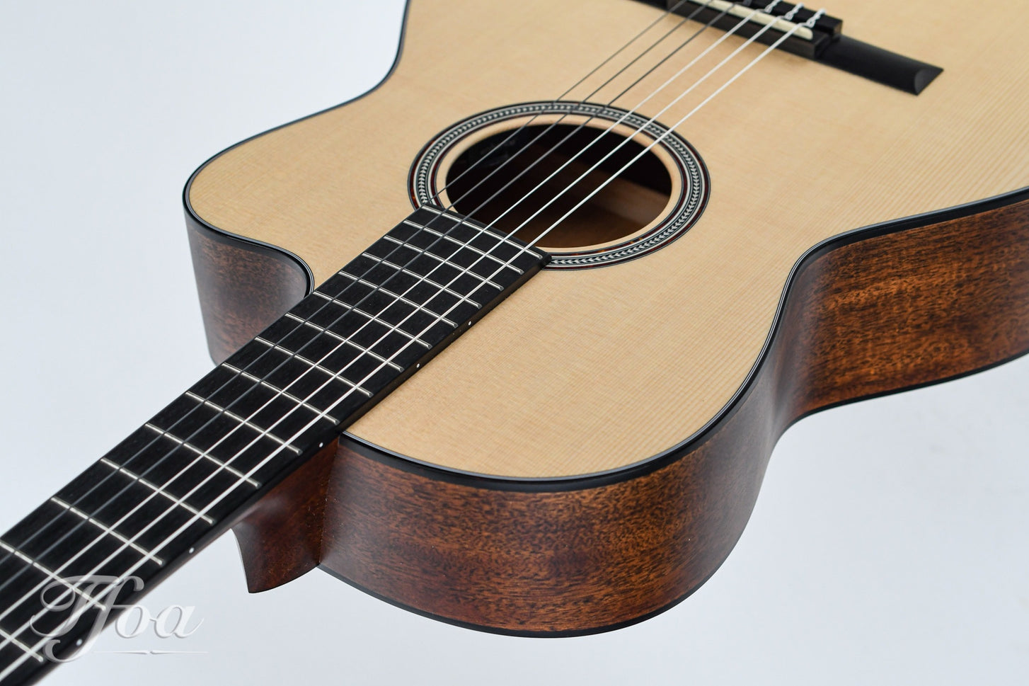 Martin 000C12 16E Nylon Crossover - 9