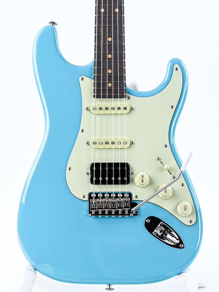 Suhr Classic S Vintage Limited Daphne Blue-3.jpg
