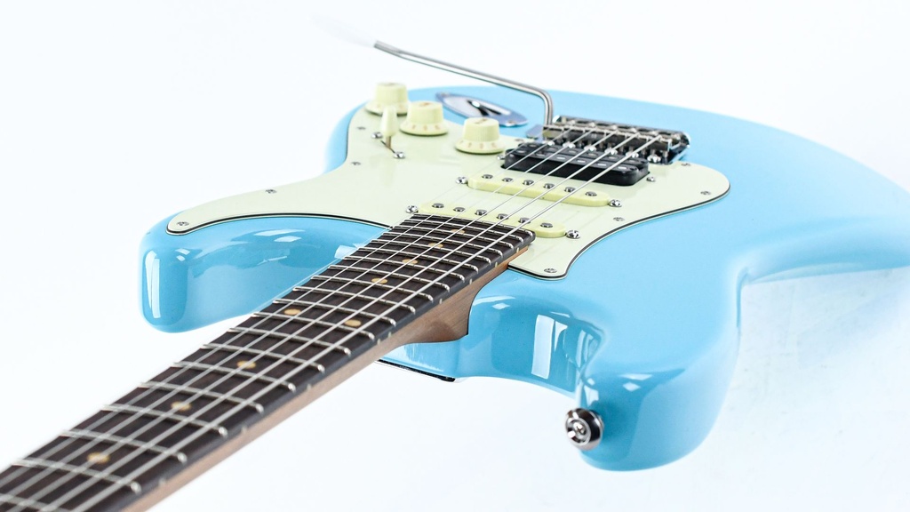 Suhr Classic S Vintage Limited Daphne Blue-8.jpg