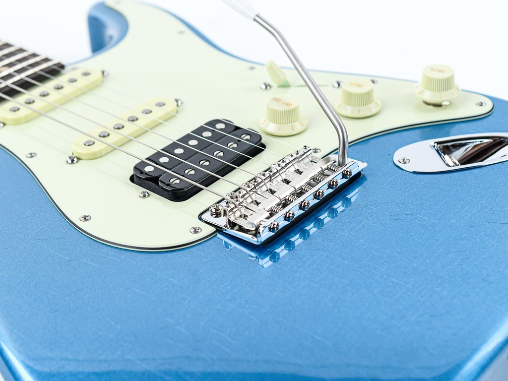 Suhr Classic S Vintage Limited Lake Placid Blue HSS-10.jpg