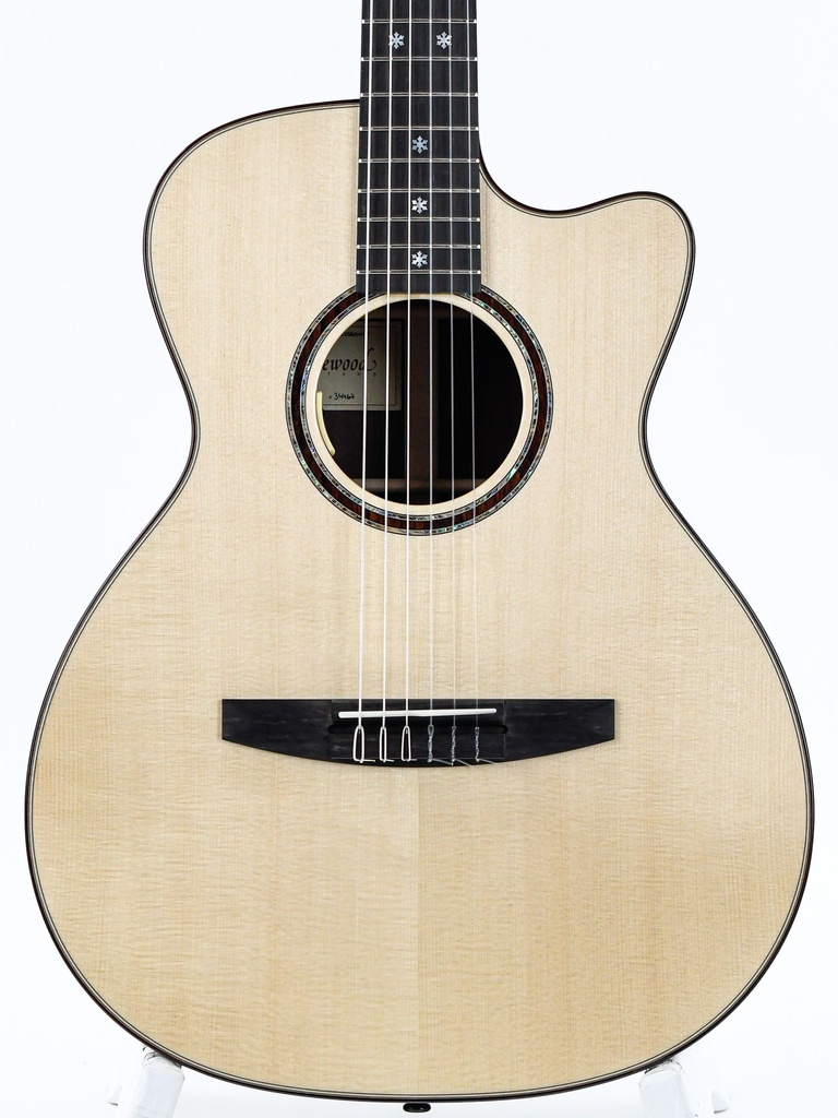 Lakewood M32CP Crossover Nylon-3.jpg