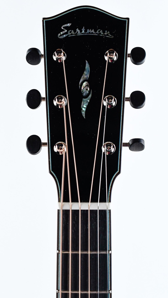 Eastman Luthier OM Quilted Sapele European Spruce-4.jpg