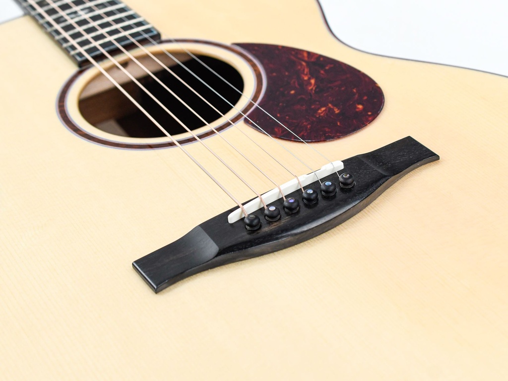 Eastman Luthier OM Quilted Sapele European Spruce-10.jpg