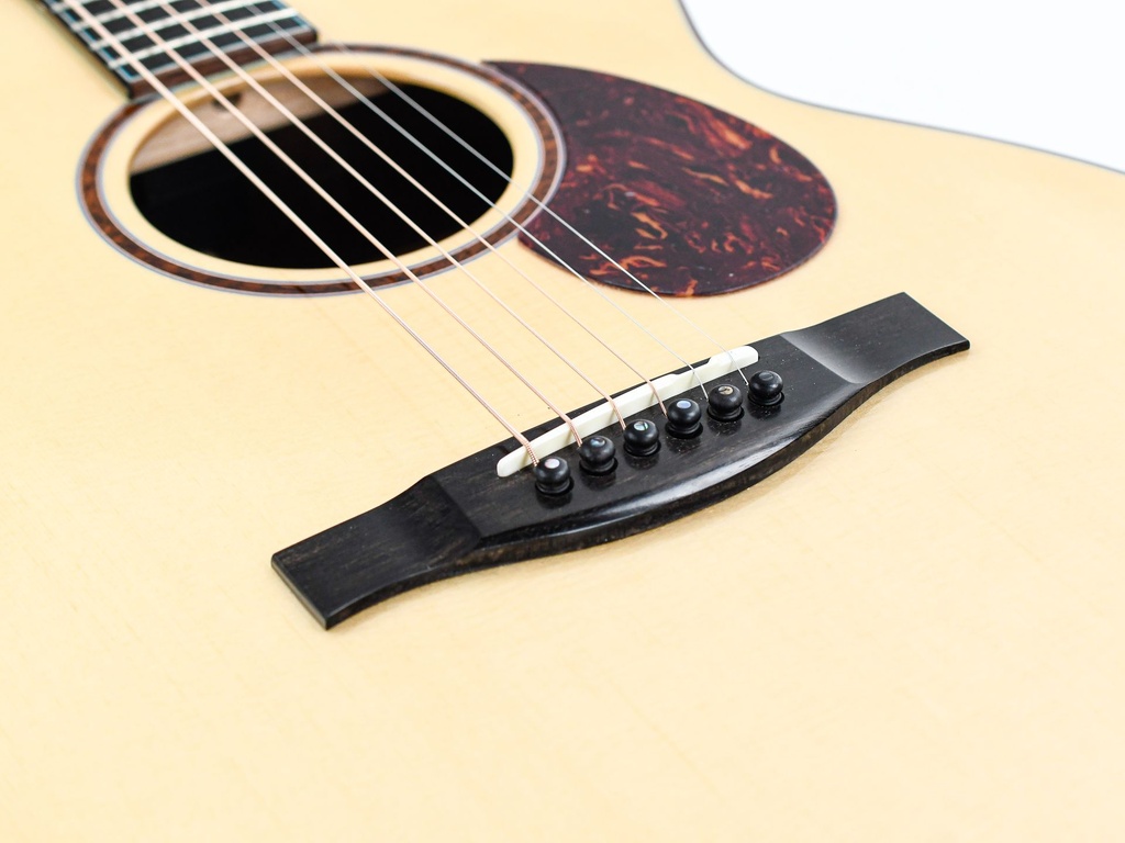 Eastman Luthier OMCE Quilted Sapele European Spruce-10.jpg