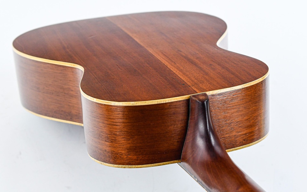 Gibson L00 Sunburst 1939-9.jpg