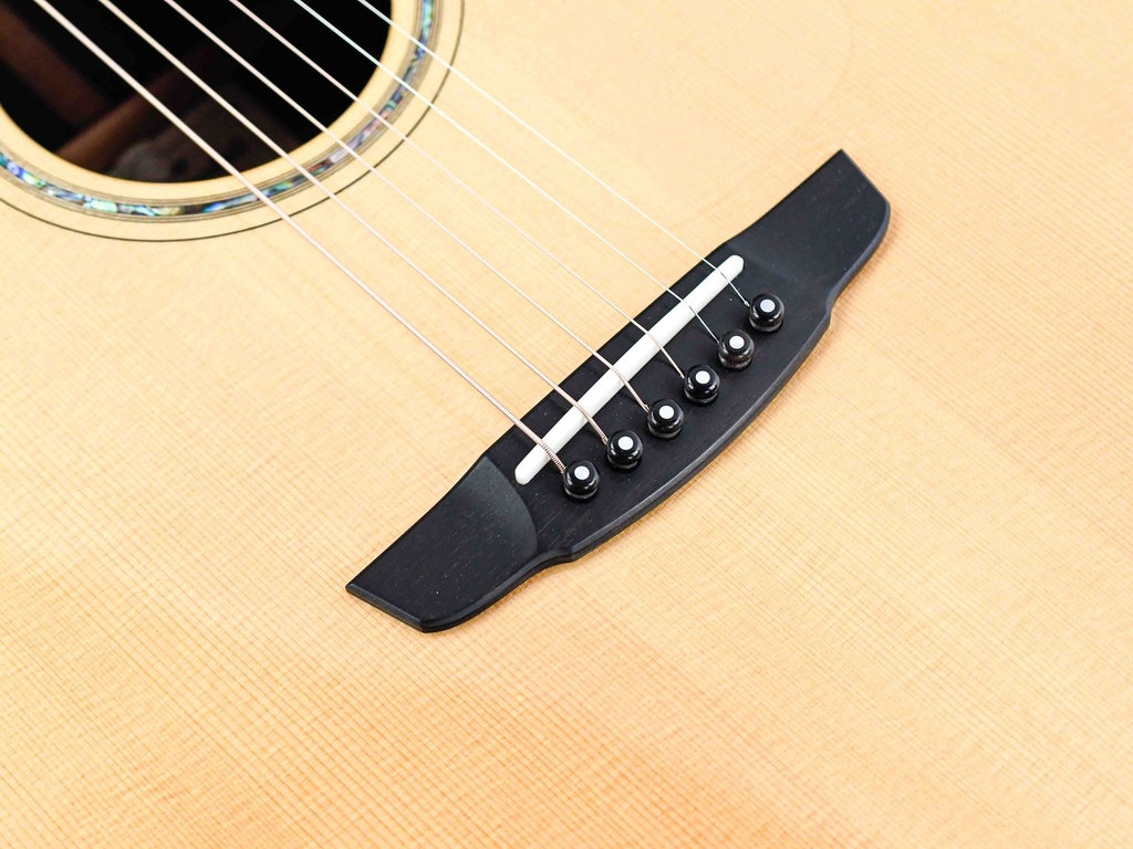 Goodall 000 12 Fret Macassar Ebony AAA Italian Spruce 2019-10.jpg