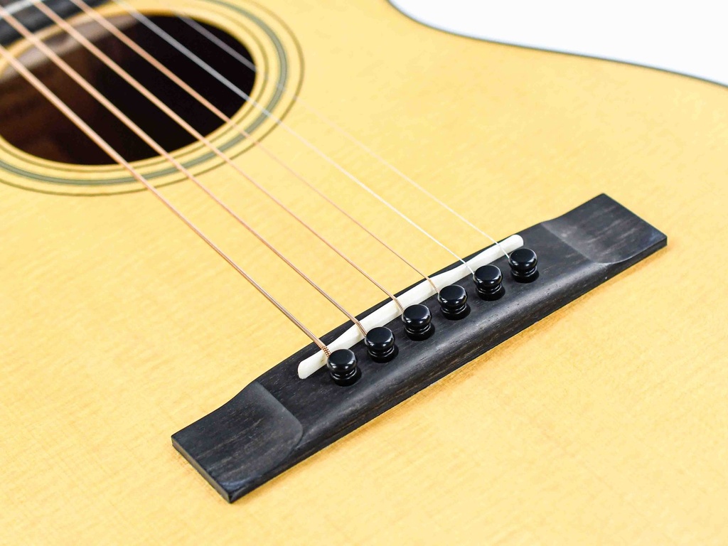 Martin Custom Shop Size 5-18 Mahogany Spruce-10.jpg