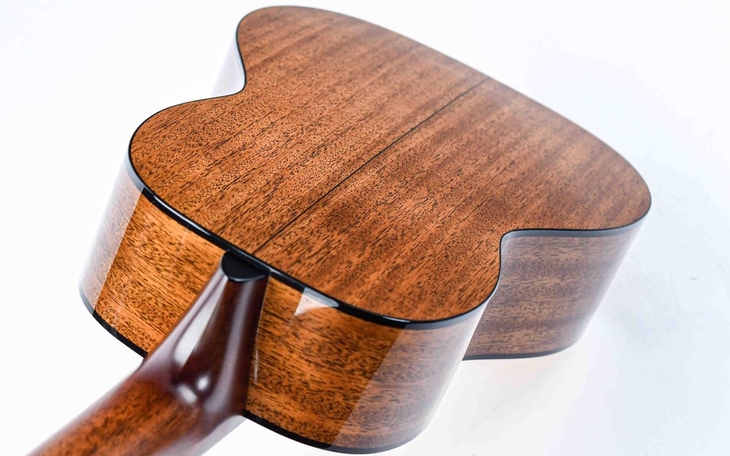 Martin Custom Shop Size 5-18 Mahogany Spruce-9.jpg