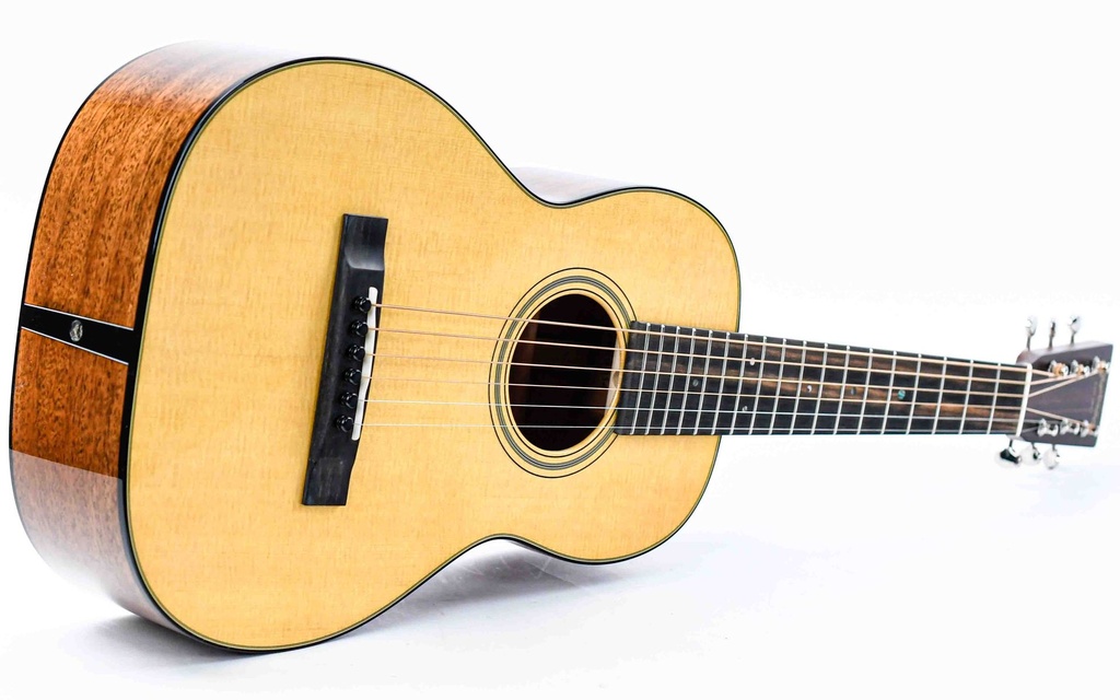 Martin Custom Shop Size 5-18 Mahogany Spruce-11.jpg