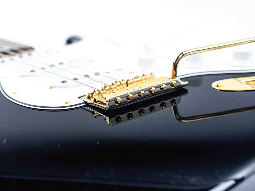 Fender Custom Shop 65 Stratocaster NOS Black-11.jpg