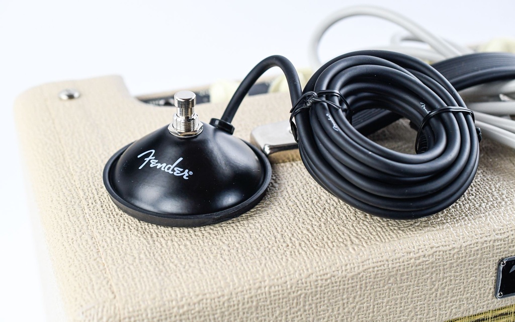 Fender FSR Blues Junior Nubtex Blonde-2.jpg