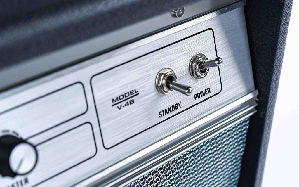 Ampeg V-4B Bass Head-7.jpg