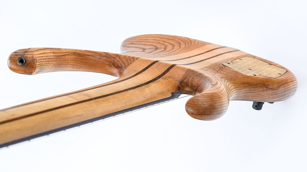 Rikkers Bodyline 6 string bass recent-9.jpg