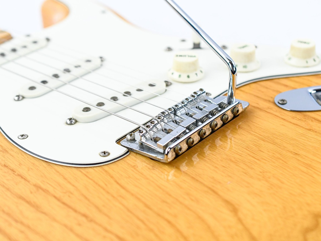 Fender Stratocaster Natural 1974-10.jpg