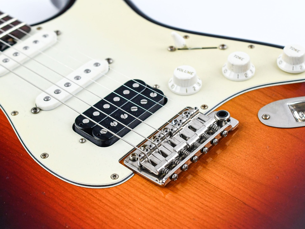 [1083] Iconic Solano Studio Series SJC01 John Cruz 3 tone Sunburst-11.jpg