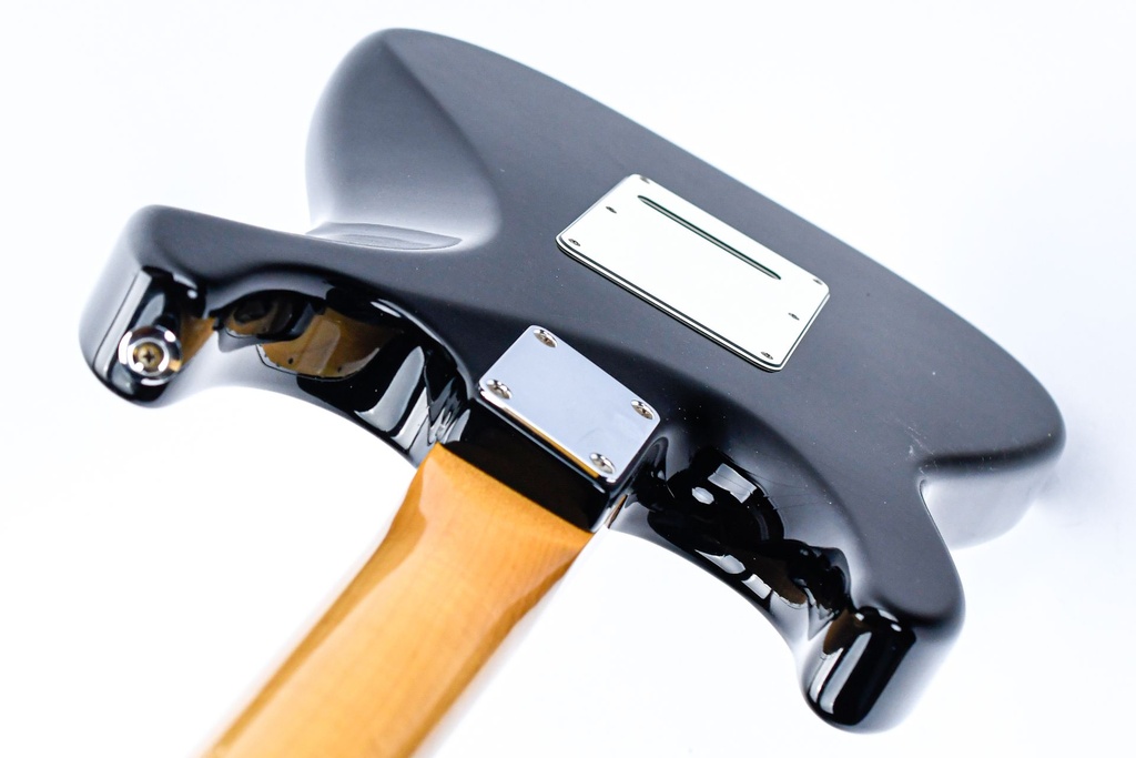 Suhr Antique Classic S Black Light Aged 2018-10.jpg