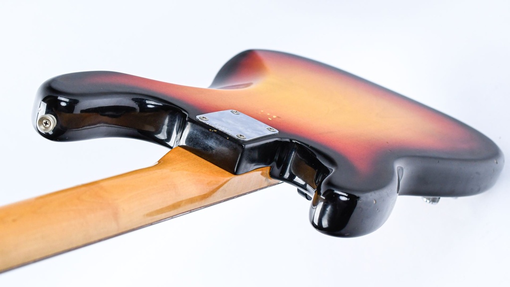 Fender Precision Bass Sunburst 1966-9.jpg