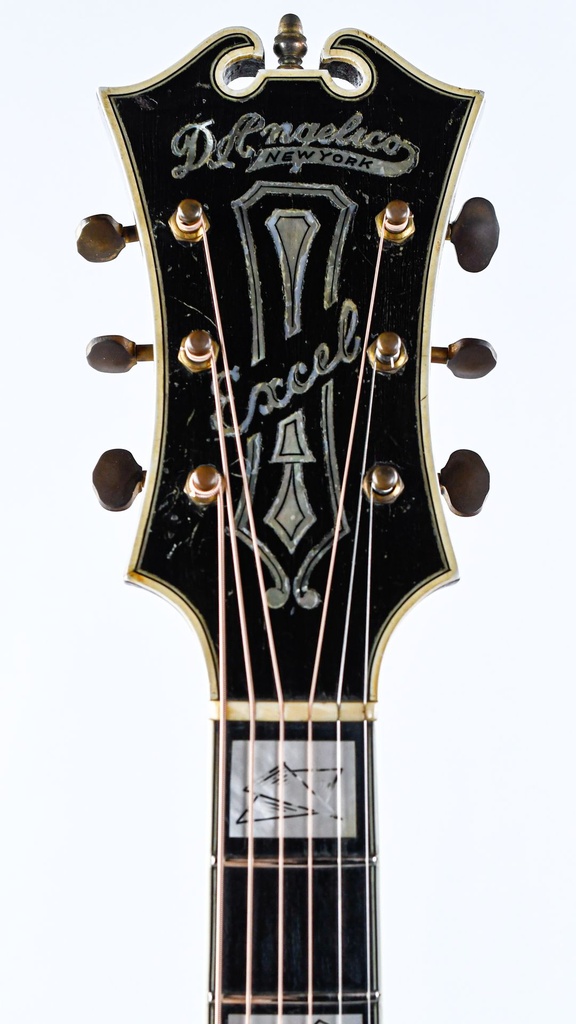 D'Angelico Excel T.J. Sunburst 1937-4.jpg