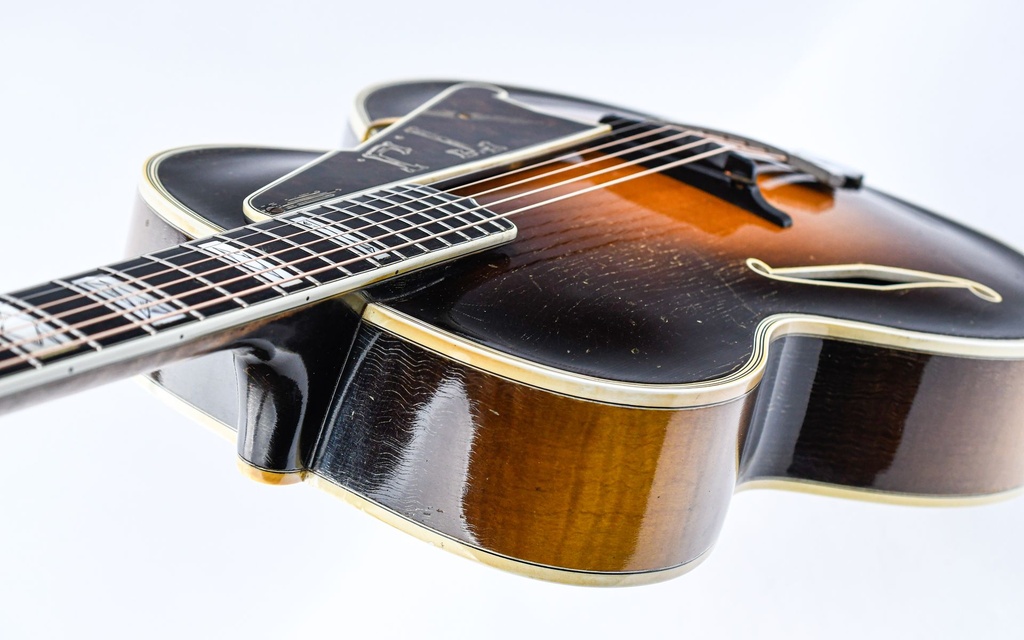 D'Angelico Excel T.J. Sunburst 1937-8.jpg