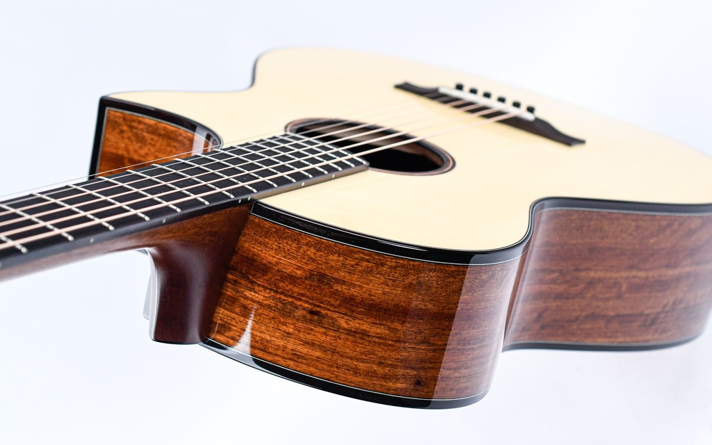 Volker Hörauf HO11 12 Fret African Koa Swiss Spruce-8.jpg