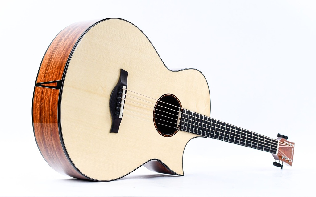 Volker Hörauf HO11 12 Fret African Koa Swiss Spruce-13.jpg