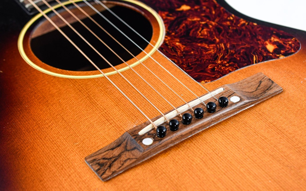 [S76122] Gibson LG1 Sunburst 1959-10.jpg