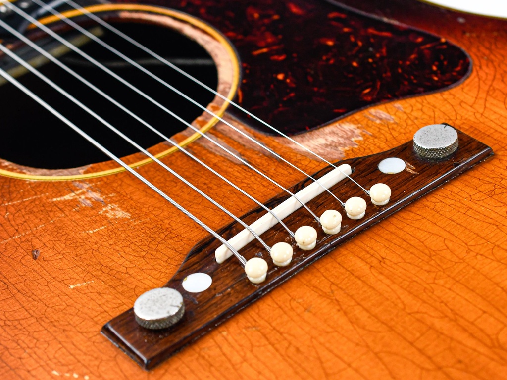 Gibson J160e 1954-10.jpg