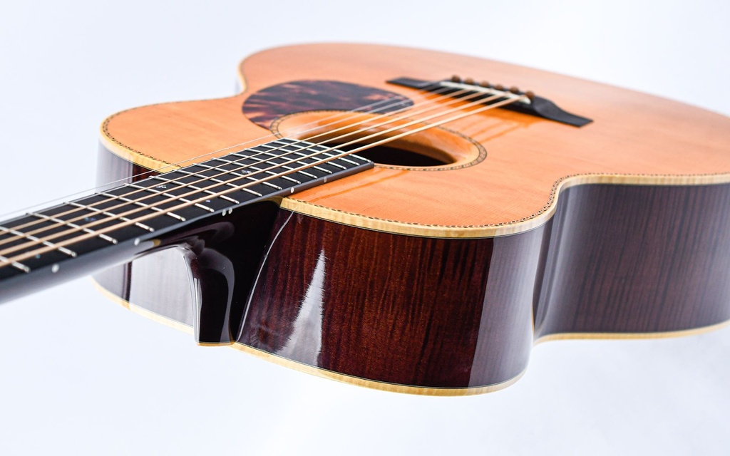 Rozawood Baritone Maple Bearclaw Spruce 2011-9.jpg