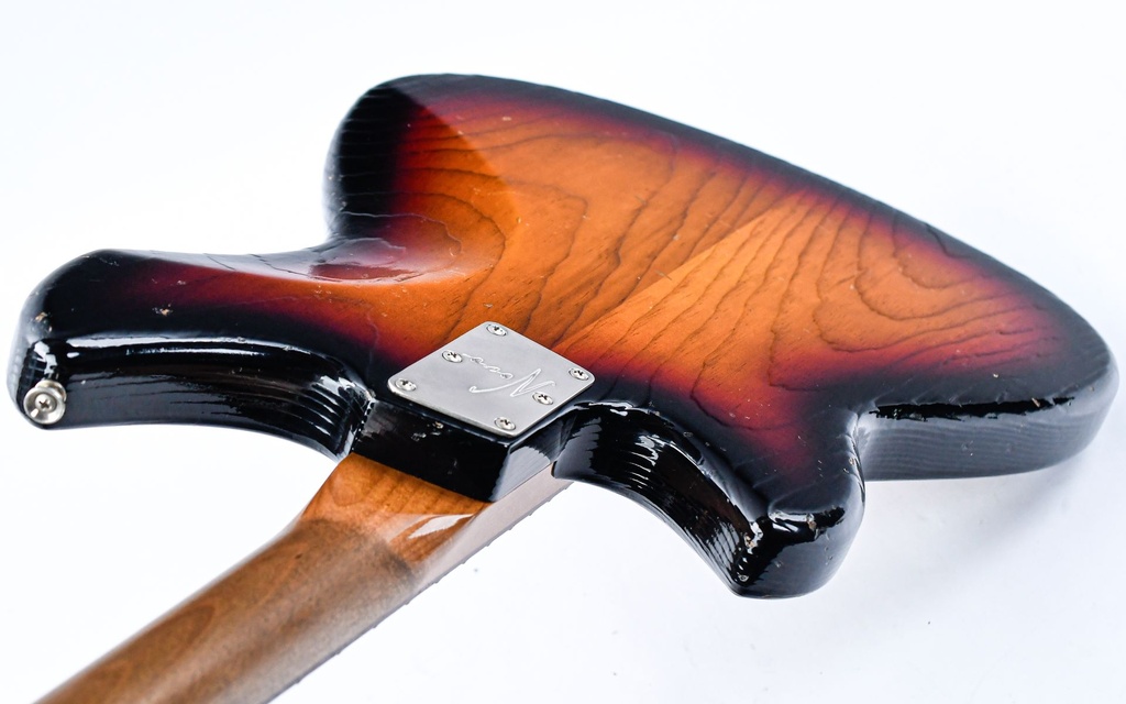 [IVR-3TB] Novo Ivorus Bass 3 Tone Burst Light Aged-10.jpg