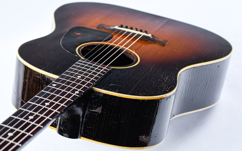 Gibson J45 Sunburst 1948-8.jpg