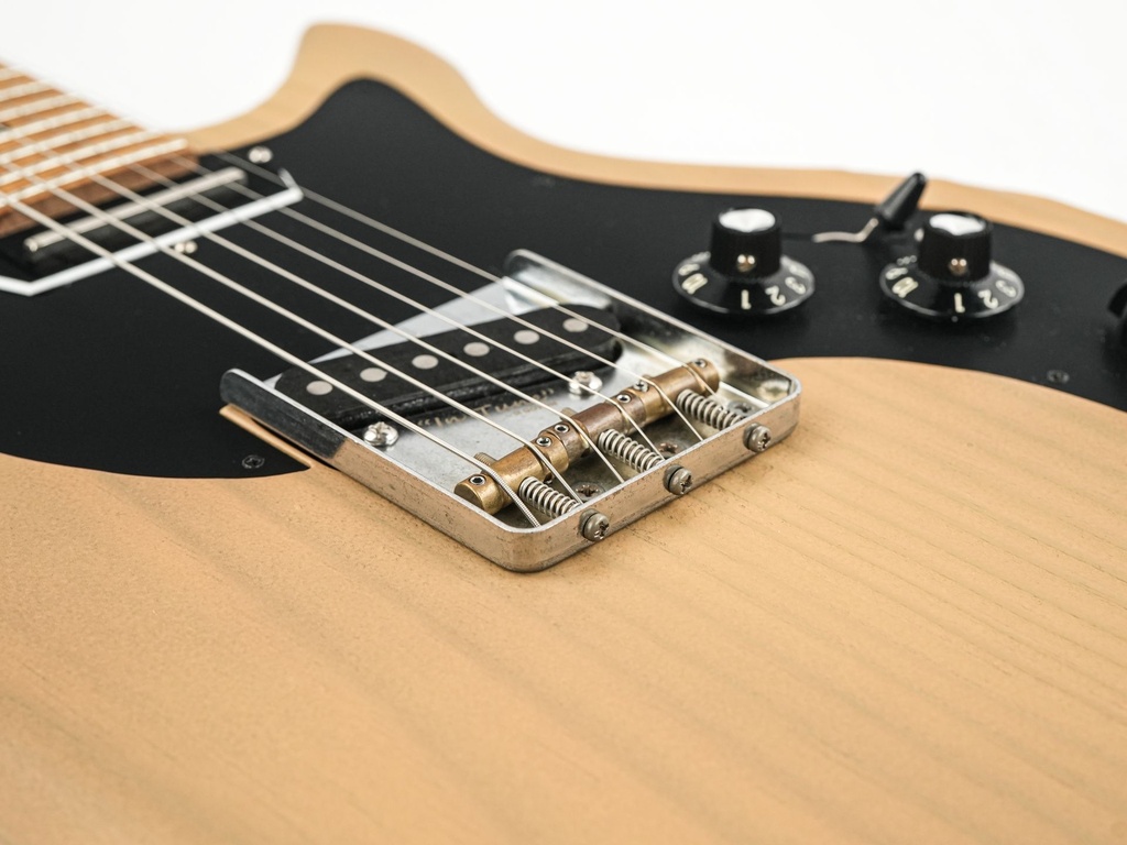 Eastman D'Ambrosio Kingtone Butterscotch 2024-11.jpg