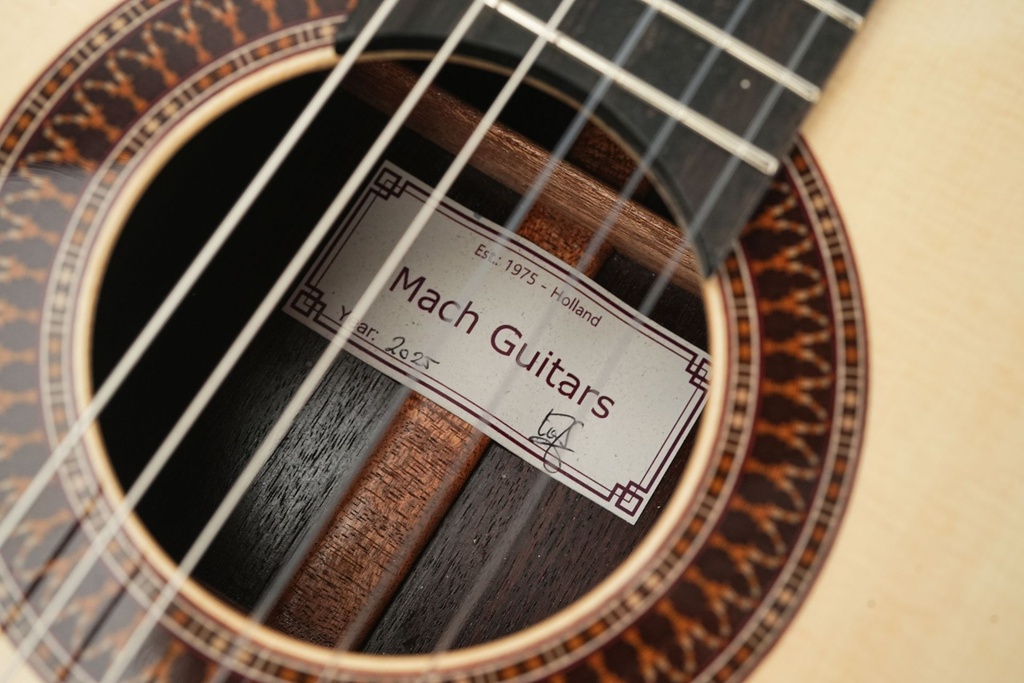 Mach Concert Double Top Spruce Rosewood-12.jpg