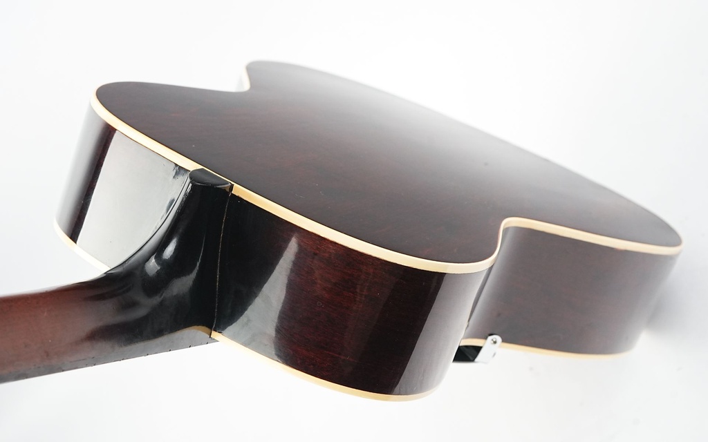 Gibson L37 Sunburst 1938-9.jpg