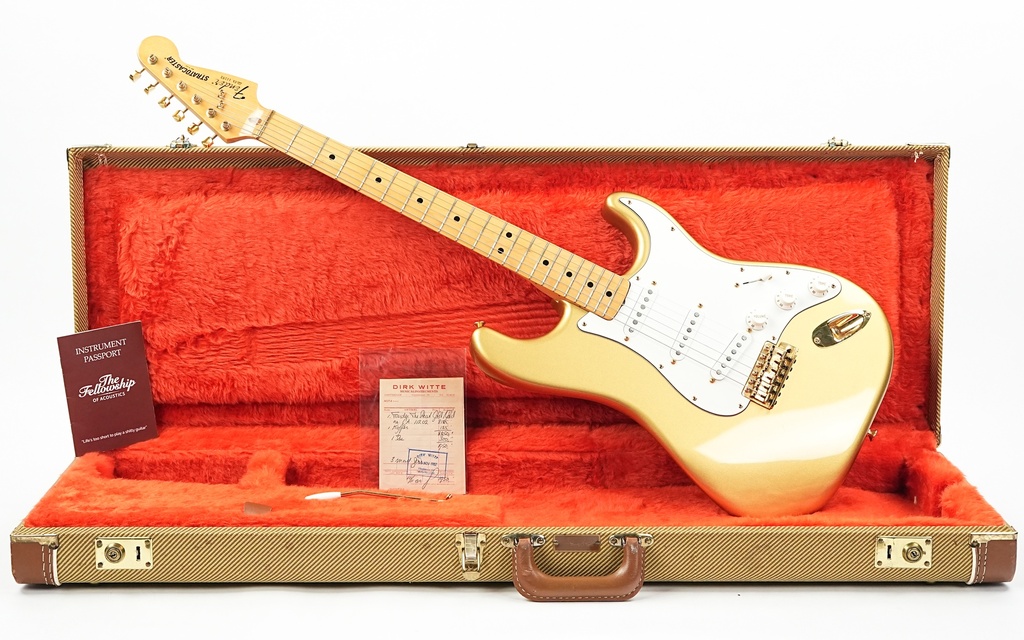 Fender  Stratocaster The Strat Gold  1982-1.jpg