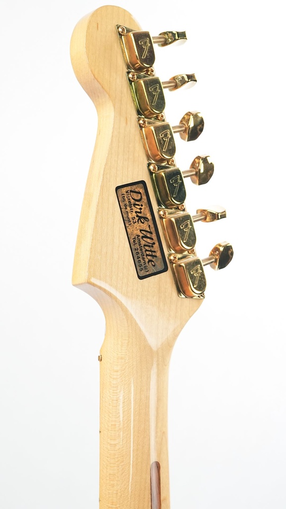 Fender  Stratocaster The Strat Gold  1982-5.jpg