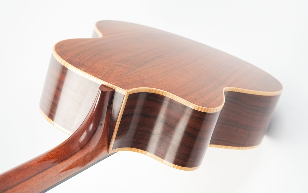 Lowden F23C Fan Fret Walnut Cedar 2013-9.jpg