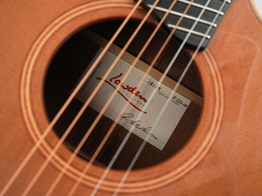 Lowden F23C Fan Fret Walnut Cedar 2013-11.jpg