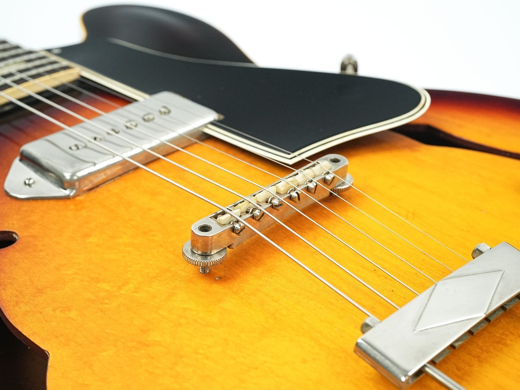 Gibson ES330T Sunburst 1963-10.jpg