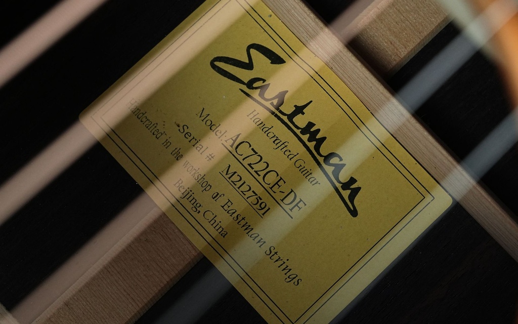 Eastman AC722CE Dakota Fade 2021-12.jpg