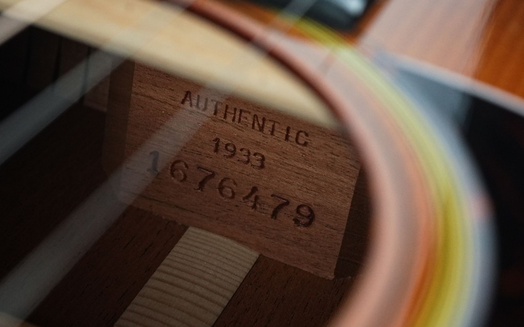 [1676479] Martin Authentic OM18 Shaded 1933 2013-12.jpg