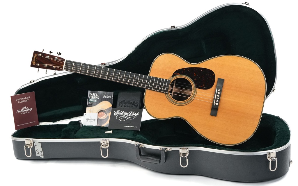 Martin Custom Shop 00 14 Fret Wild Grain Indian Rosewood Adirondack 2023-1.jpg