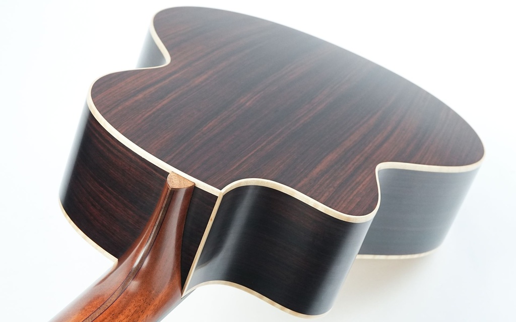 Lowden S32J Jazz Nylon Crossover B-Stock #28383-9.jpg