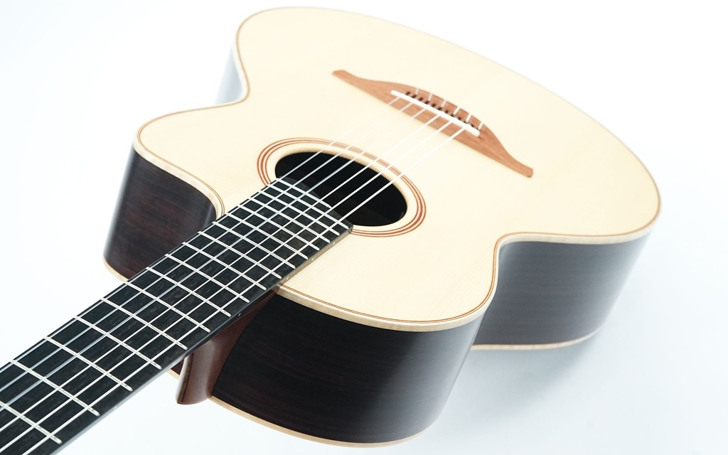 Lowden S32J Jazz Nylon Crossover B-Stock #28383-8.jpg