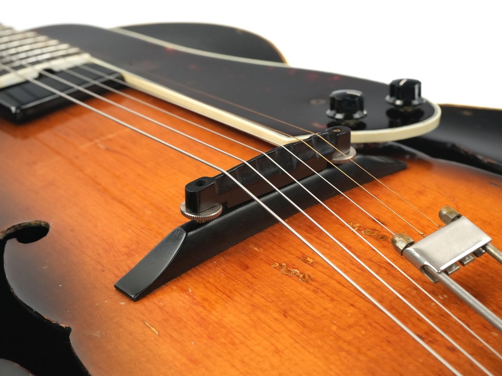 Epiphone Triumph Sunburst 1940-10.jpg