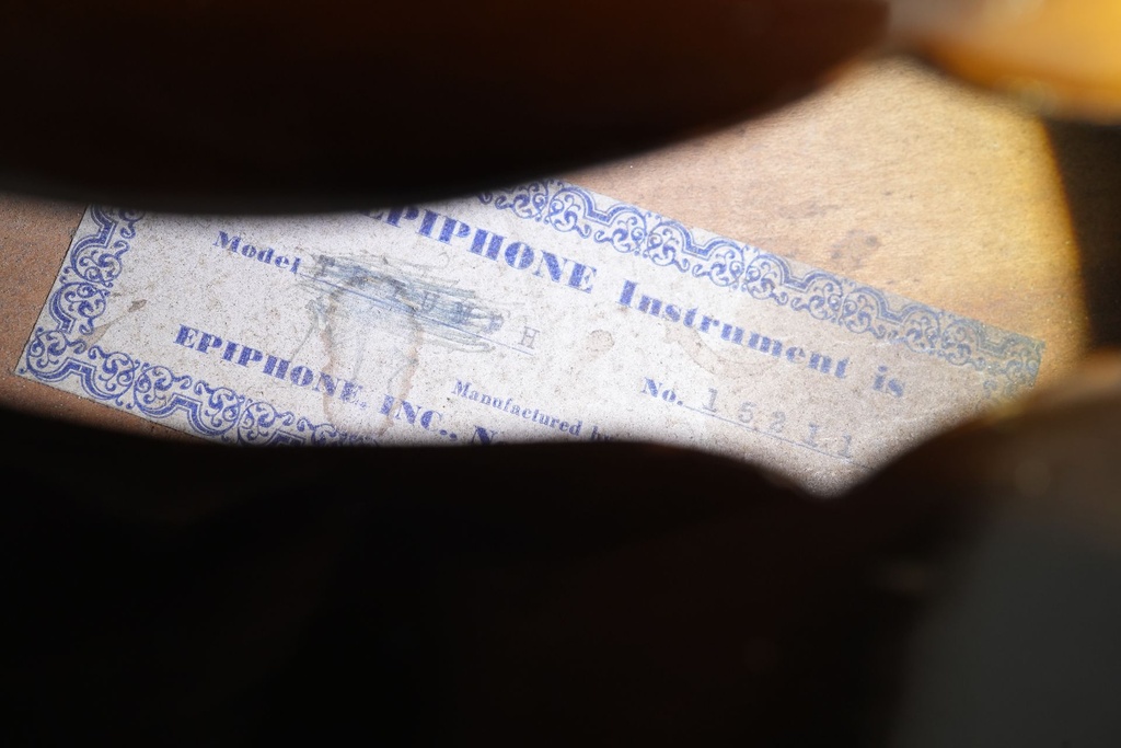 Epiphone Triumph Sunburst 1940-11.jpg