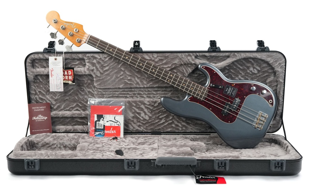 Fender Limited Edition Vintera II Road Worn '60s Precision Bass Charcoal Frost Metallic-1.jpg