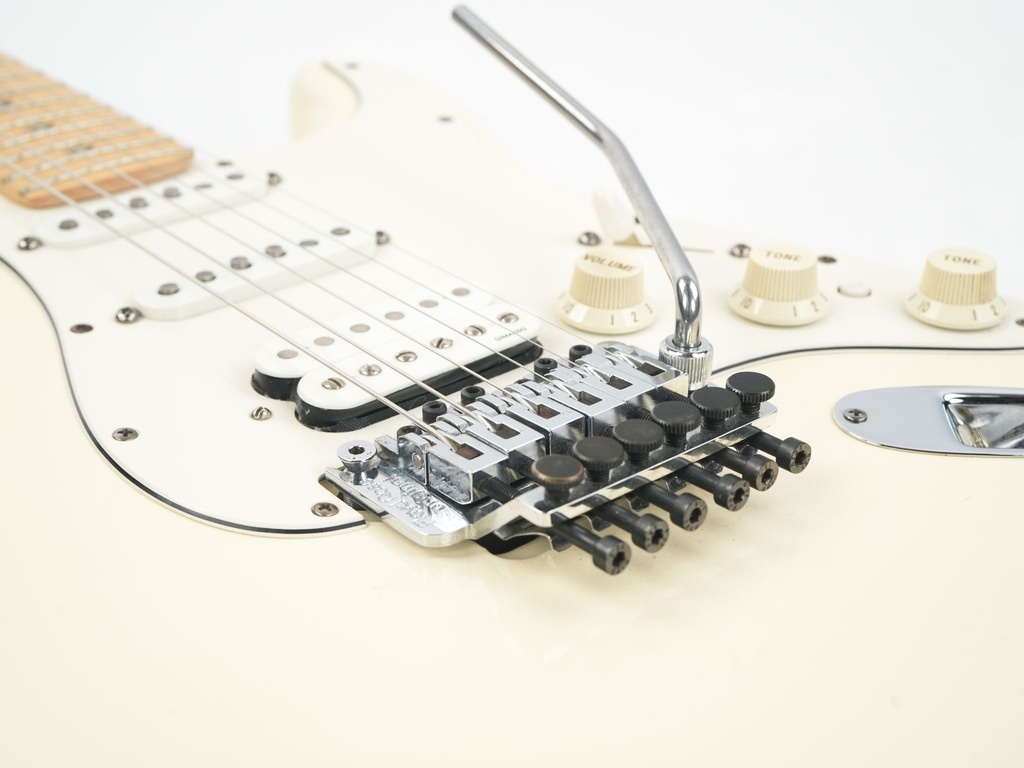 Fender Stratocaster Richie Sambora Olympic White USA 1996-10.jpg