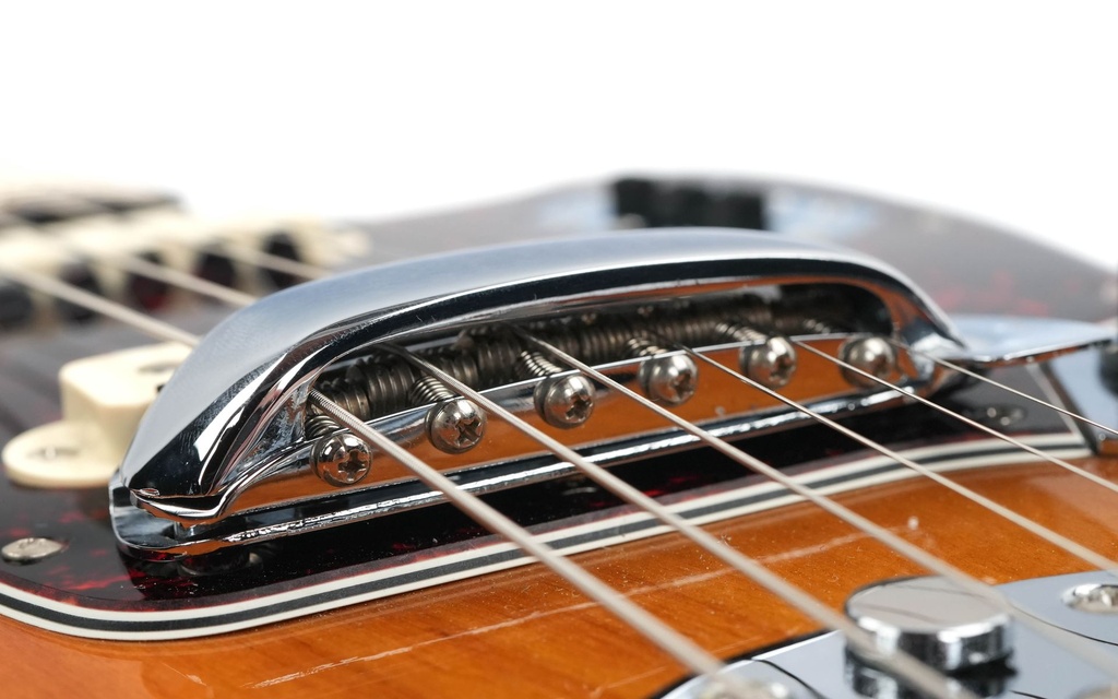 Fender Jaguar AVRI 62 Sunburst 2001-11.jpg