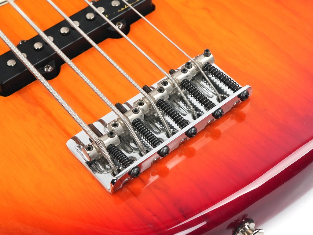 Fender AM Deluxe Jazz Bass V Aged Cherry Sunburst 2002-10.jpg